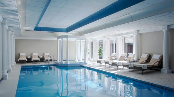 LindenPoolsideDaytime