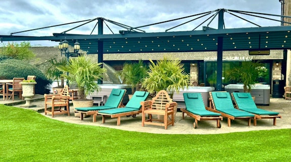 Waterton Park Hotel Outdoor Hot Tubs and Loungers